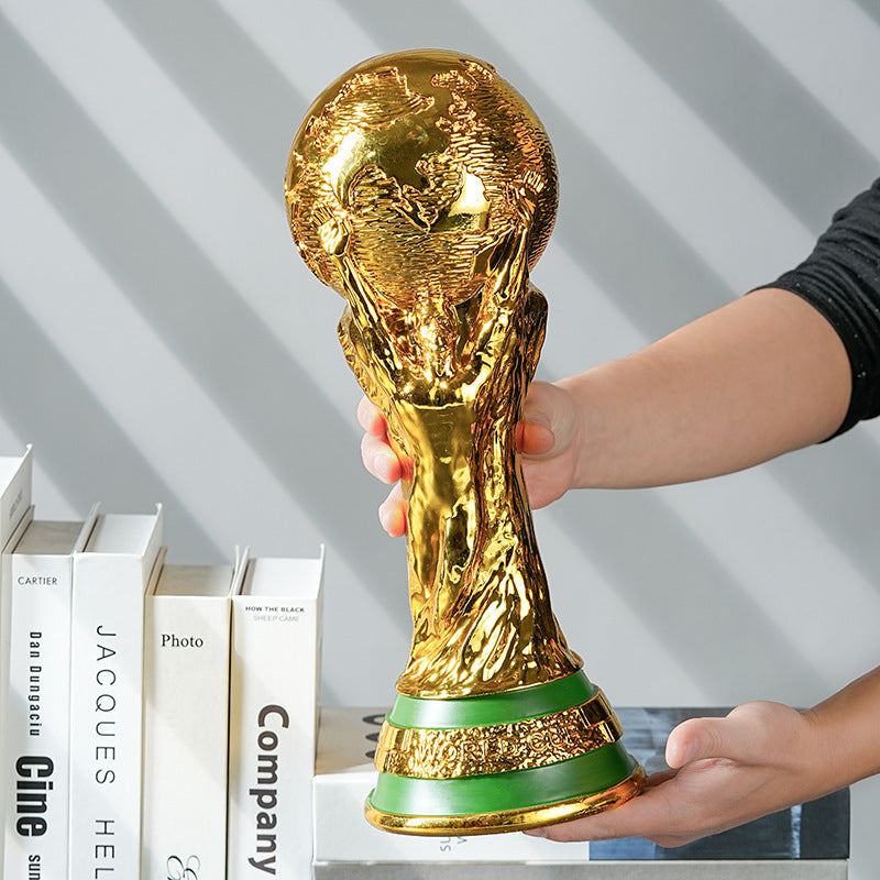 adorno el trofeo de la Copa